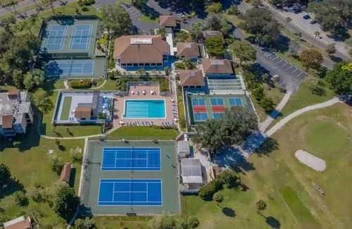 Venice Condominio | VENICE BEACH & AMENITY RICH! 2 pools, tennis & pickle ball, on the Legacy Trail!