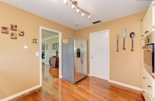 Venice Gardens Casa | Venice Vacation Rental with backyard lakefront
