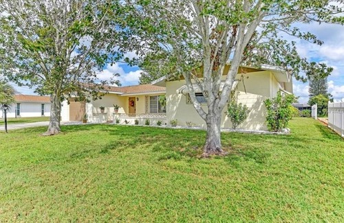 Venice Gardens Casa | Venice Vacation Rental with backyard lakefront
