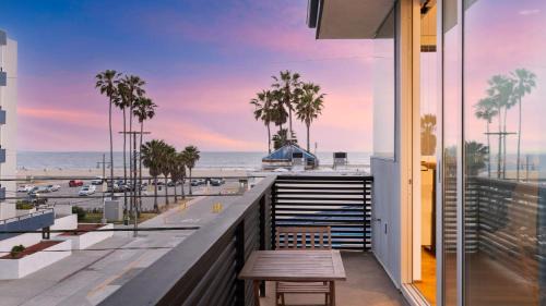 Venice Casa | Venice View by AvantStay Walk to Venice Beach Rooftop Ice Bath Luxe Design