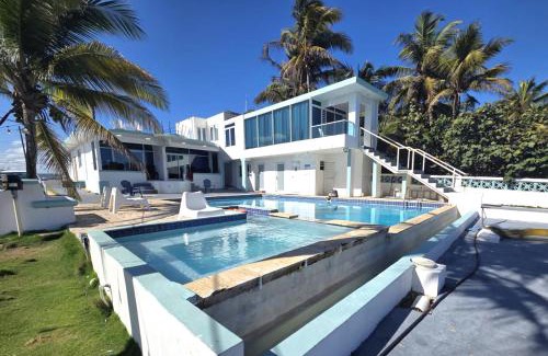 Jarealito Apartamento | Ventana 103 at Arecibo 681 Ocean Drive