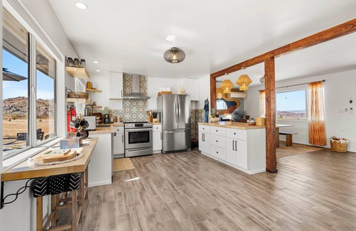 Landers Casa | Ventara: Boulder Views, Hot Tub, Cowboy Pool