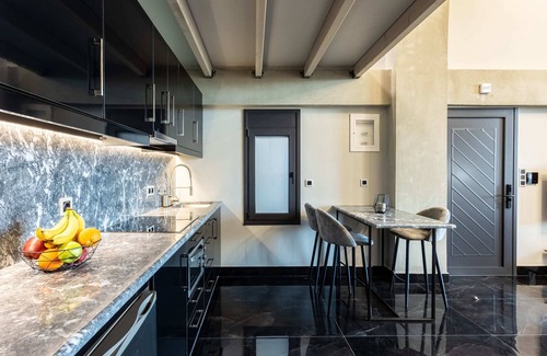 Anatolikos Sinikismos Apartamento | Ventiri Lofts - Luxury Penthouse w/ Home Cinema