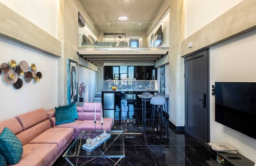 Anatolikos Sinikismos Apartamento | Ventiri Lofts - Luxury Penthouse w/ Home Cinema