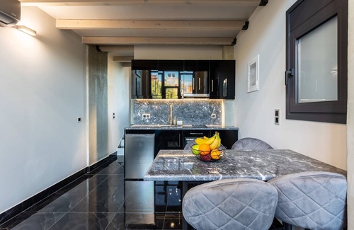 Anatolikos Sinikismos Apartamento | Ventiri Lofts - Luxury Duplex w Private Garden