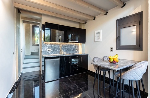 Anatolikos Sinikismos Apartamento | Ventiri Lofts - Luxury Duplex w Private Garden