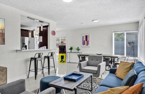 Driftwood Casa | Ventur Oasis Lux Hollywood Private Pool Retreat