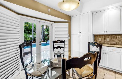 Birch Park Finger Streets Casa | Ventur Vintage Beach House Luxury Pool