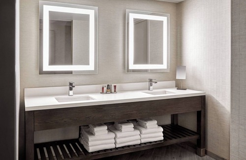 Pierpont Bay Hotel | Ventura Beach Marriott