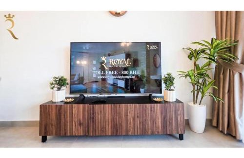 Al Raha Beach Apartamento | Vera Escape 2BR with Balcony - Relaxing Stay Near Yas Marina & Yas Mall