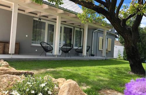 Balatonkenese Casa | Verandás Vendégház