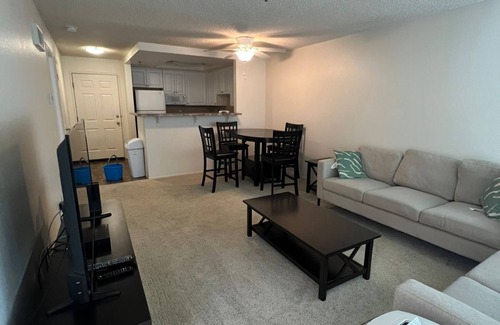 University City Apartamento | Veranda La Jolla – Luxe 1BRs near UCSD with spa, pool, and EV charging.