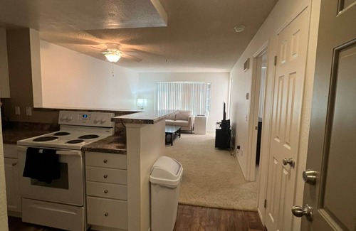 University City Apartamento | Veranda La Jolla – Luxe 1BRs near UCSD with spa, pool, and EV charging.