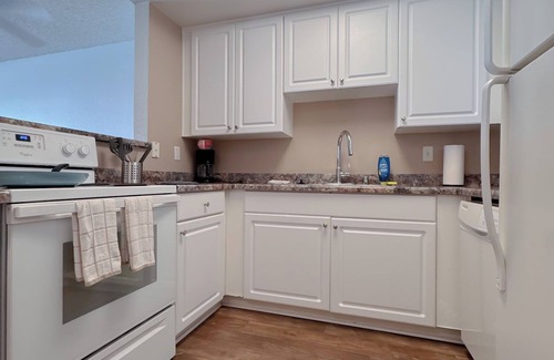 University City Apartamento | Veranda La Jolla: Stylish 1BR Retreat in San Diego
