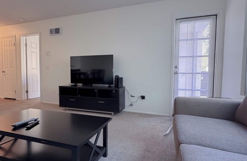 University City Apartamento | Veranda La Jolla: Stylish 1BR Retreat in San Diego