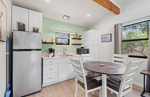 Fredericksburg Casa | Verbena Waterfront with Hot Tub