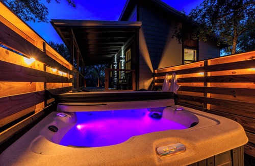Fredericksburg Casa | Verbena Waterfront with Hot Tub