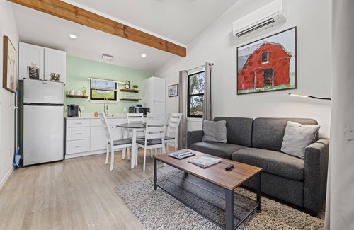 Fredericksburg Cabaña | Verbena Waterfront With Hot Tub