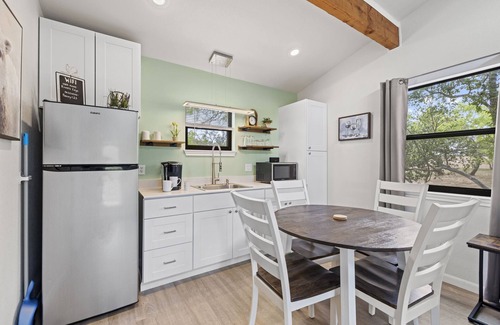 Fredericksburg Cabaña | Verbena Waterfront With Hot Tub