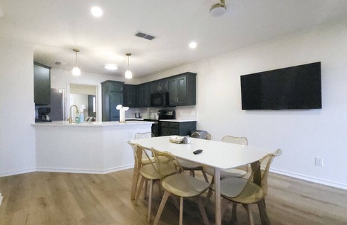 Tyler Casa | Verde @ Hollytree dr King bed, excellent location Golf