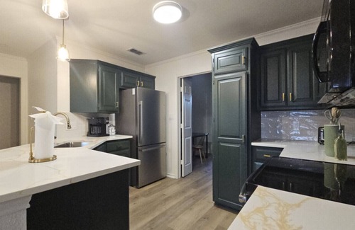 Tyler Casa | Verde @ Hollytree dr King bed, excellent location Golf