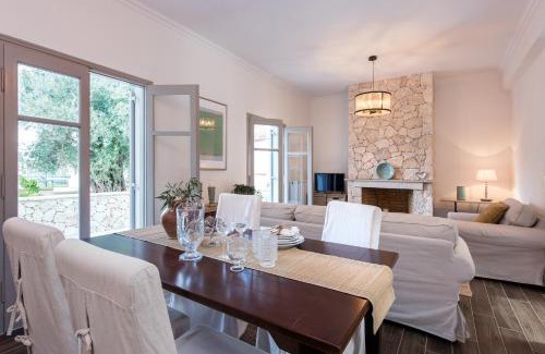 Kato Korakiana Casa | Verde Olive Three-Bedroom Holiday Home by Konnect