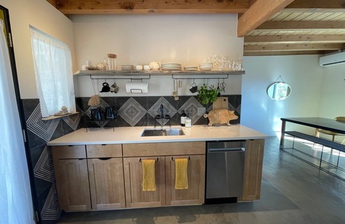 Morongo Valley Casa | 🌵 Verdin's Nest - Romantic Retreat w/ Hot Tub Under the Stars! 🌵