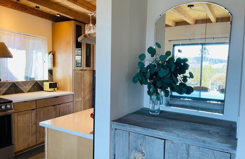 Morongo Valley Casa | 🌵 Verdin's Nest - Romantic Retreat w/ Hot Tub Under the Stars! 🌵