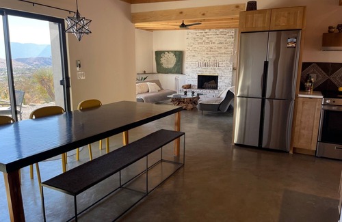 Morongo Valley Casa | 🌵 Verdin's Nest - Romantic Retreat w/ Hot Tub Under the Stars! 🌵