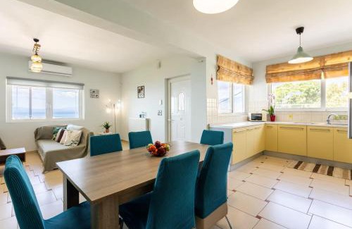 Paralia Vergas Apartamento | Verga Beachside Getaway with Panoramic Seaviews