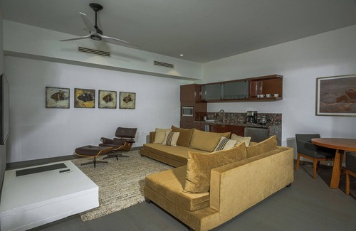 Rancho Cerro Colorado Chalet De Esquí | Verified ✓ Luxury 11 BR Mansion Exclusive Beach Private Chef, Maid & Butler