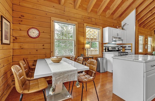 Warren Cabina | Vermont cabin w/ mountain views & porch