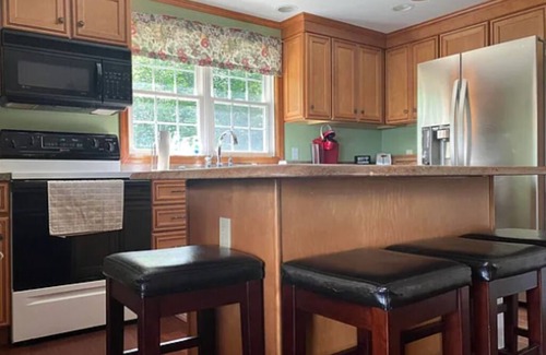 Wilmington Casa | Vermont Charmer in Chimney Hill with terrific views and double lot