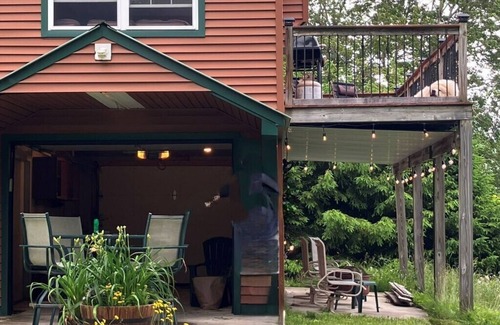 Wilmington Casa | Vermont Charmer in Chimney Hill with terrific views and double lot