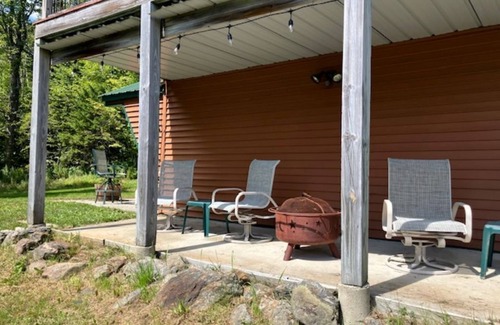 Wilmington Casa | Vermont Charmer in Chimney Hill with terrific views and double lot