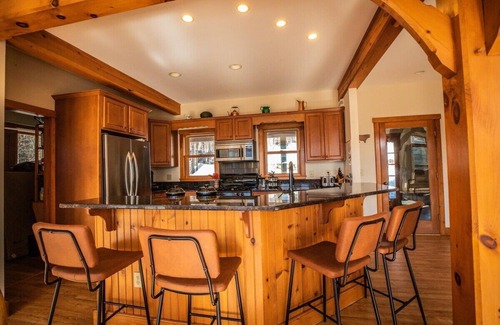 Waitsfield Casa | Vermont Post & Beam w/Hot Tub & Stunning Views