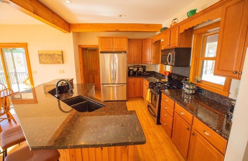Waitsfield Casa | Vermont Post & Beam w/Hot Tub & Stunning Views