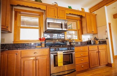 Waitsfield Casa | Vermont Post & Beam w/Hot Tub & Stunning Views