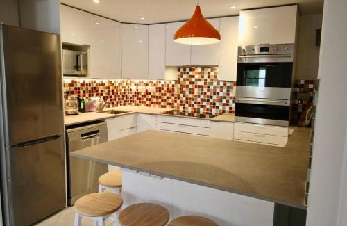 Cheltenham Casa | Vernon Place town centre, Vernon Cottage 3-bed with parking, 1A Vernon Court 2-bed with parking, 1B studio no parking, off the High Street next to Sandford Park