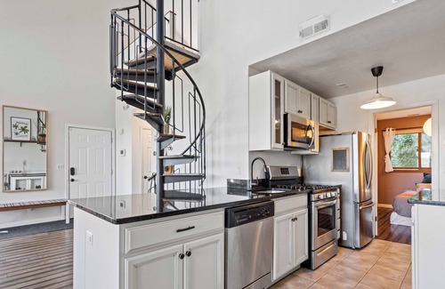 Vernon Cabina | Vernon's Cozy 3BR Loft Condo Cabin w/Views