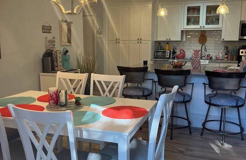 Florida Ridge Condominio | Vero Beach farmhouse coastal condo close to beaches, shopping and restaurants