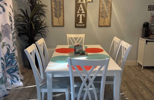 Florida Ridge Condominio | Vero Beach farmhouse coastal condo close to beaches, shopping and restaurants