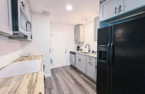 Vero Beach South Condominio | Vero Beach Paradise Unit 2 - 2 BR Pool Home Close to Airport, Downtown & Beaches