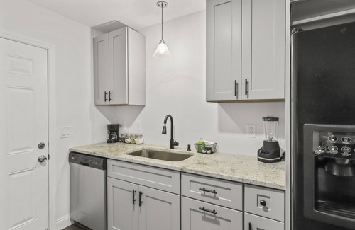 Vero Beach South Condominio | Vero Beach Paradise Unit 2 - 2 BR Pool Home Close to Airport, Downtown & Beaches