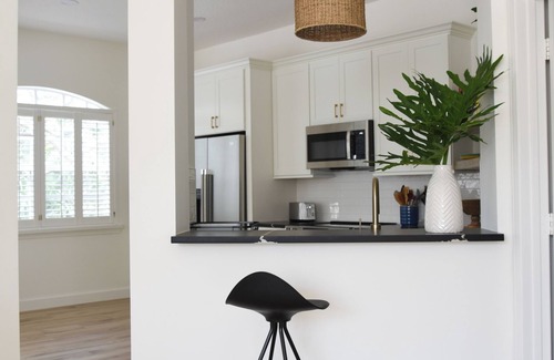 Wabasso Beach Condominio | Vero Beach Sea Oaks newly renovated gem, beach and tennis, fantastic amenities.