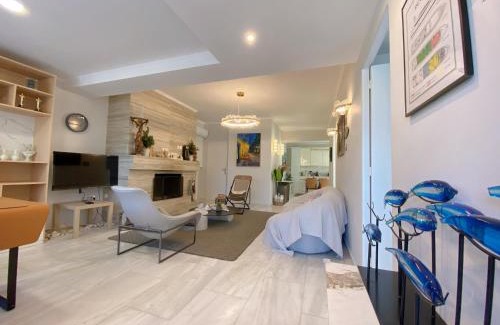 Metokhi Casa | Versailles One Garden Villa Full Floor Suite