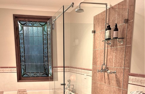 Sutton Forest Casa | Verwood Estates: heated pool/spa, sauna, tennis, billiards, cellardoor