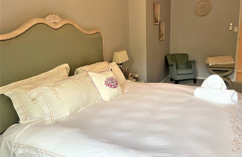 Sutton Forest Casa | Verwood Estates: heated pool/spa, sauna, tennis, billiards, cellardoor