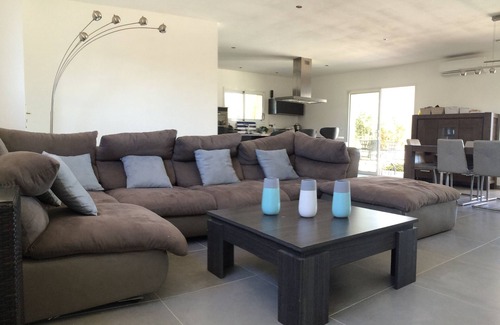 Bonifacio Casa | Muy bonita villa nueva de Bonifacio, a 10 minutos de las playas, piscina privada climatizada