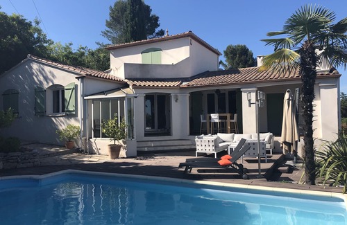 Sommieres Villa | Muy hermosa Villa suspensión permanente con piscina y sauna.